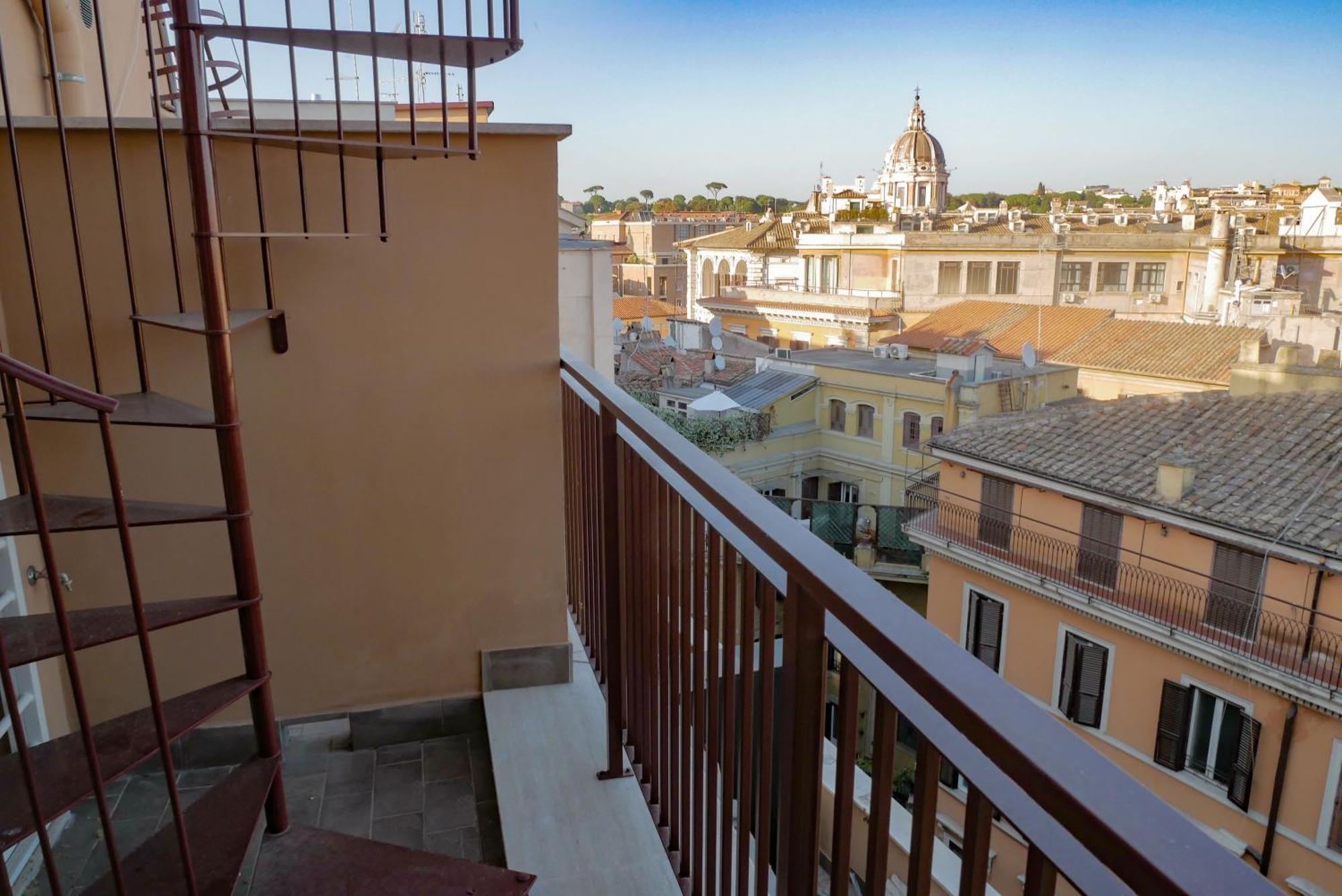 Rooftop In The Historical Center Apartment Rome